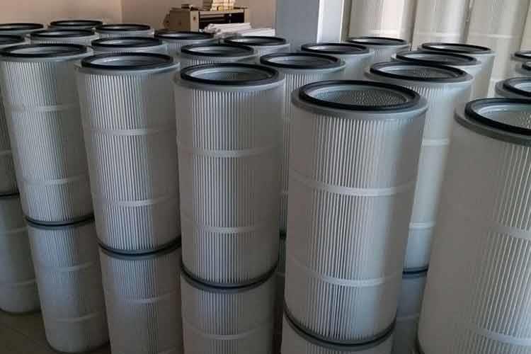 拋丸機1是一種用來進行過濾的筒狀元件，濾筒的濾料可選國產或進口聚酯長纖維無紡布